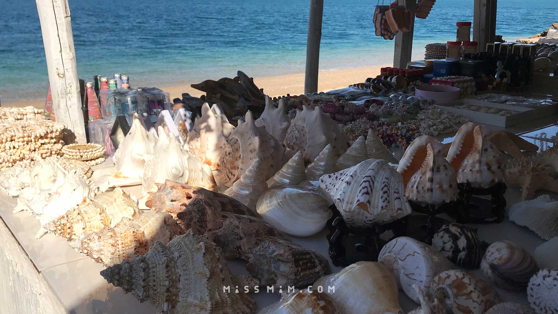 بازار ساحلی جزیره هنگام قشم